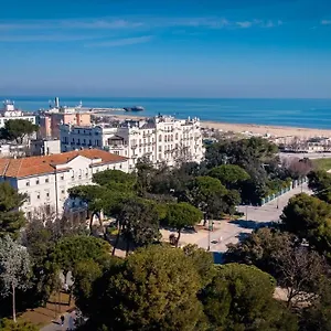 **** Отель Residenza Parco Fellini Италия